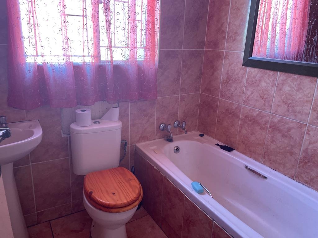 2 Bedroom Property for Sale in Tlhabane West North West